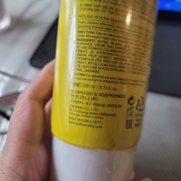 HOLIKA HOLIKA Lemon FOAM CLEANSER - Picture 3 of 3